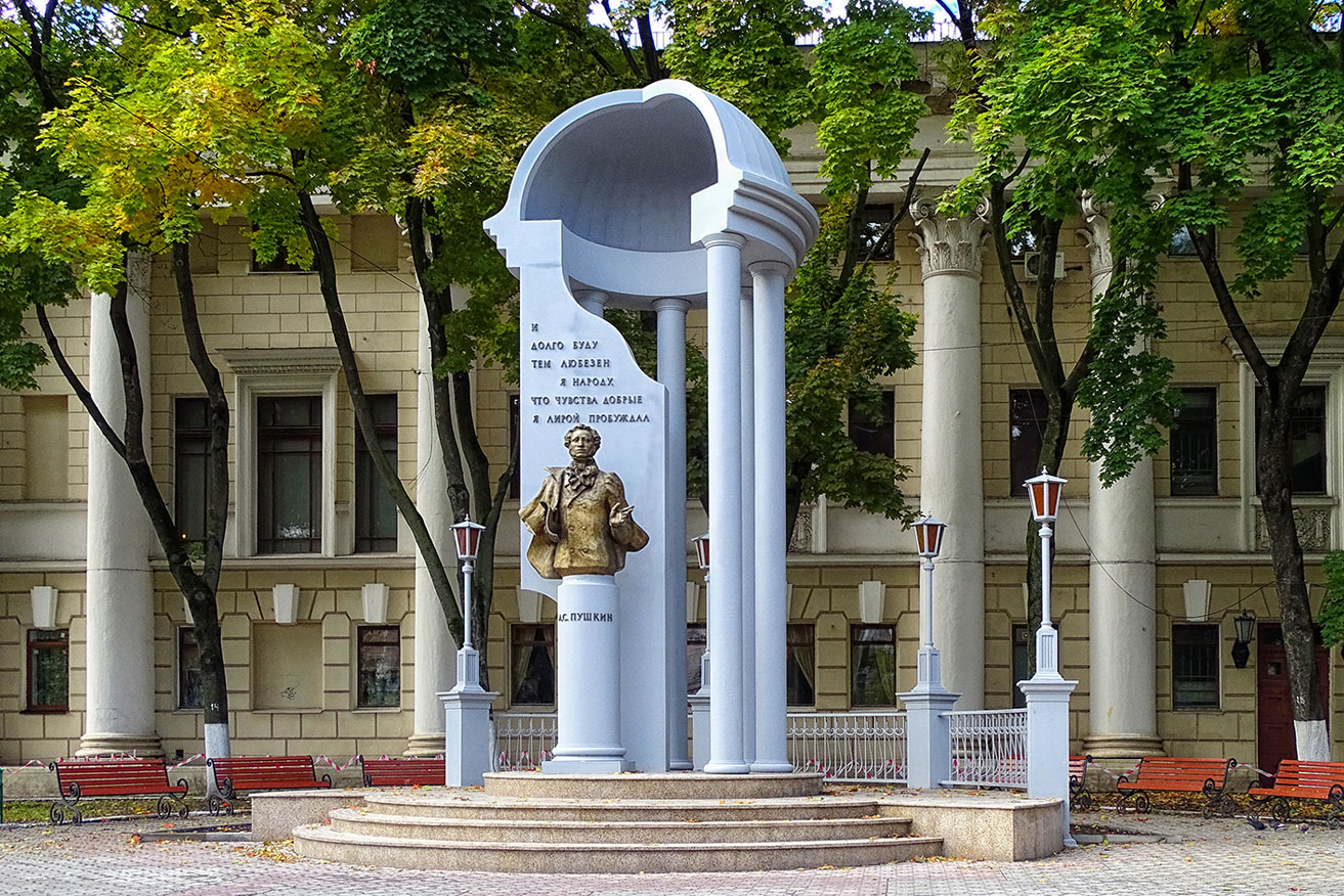 Адрес воронежского. Памятник Пушкину Воронеж. Пушкинский сквер Воронеж. Памятник Пушкина в Воронеже. А. С. Пушкин памятник. Г. Воронеж - памятник Пушкину..